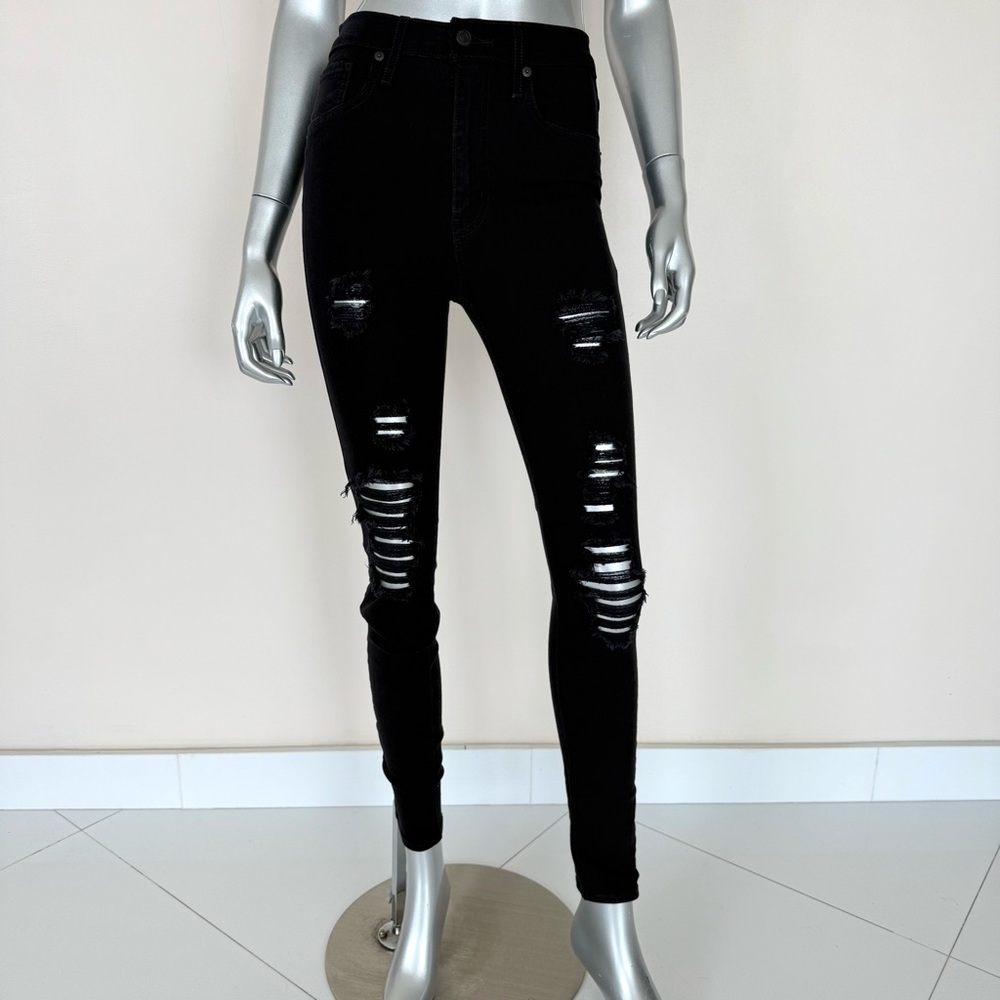 NEW!! Levi’s women stretched ripped design jeans size 27